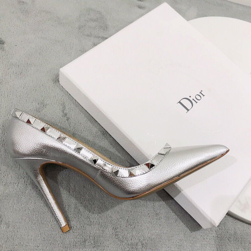 2019 Spring and Summer New Style Silver with Rivets Patent Leather Pointed Cowhide Small High Heel